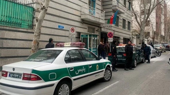 İran'daki Azerbaycan Büyükelçiliğine saldırı!