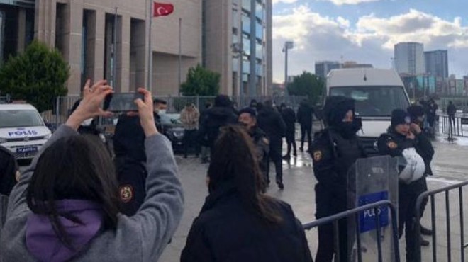 İstanbul Adalet Sarayı önünde polise bıçaklı saldırı