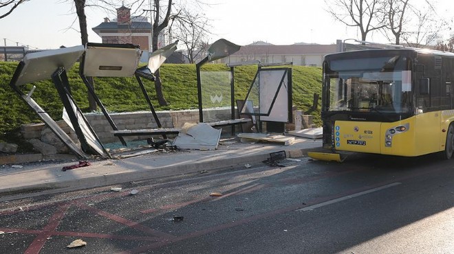 İstanbul da otobüs durağa daldı: 3 ölü