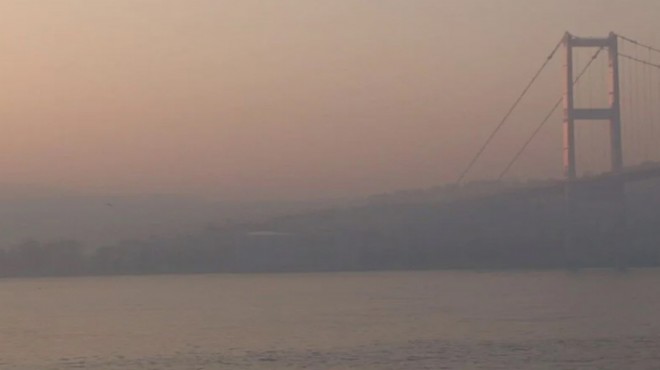 İstanbul'da yoğun sis: Boğaz gemi trafiğine kapatıldı