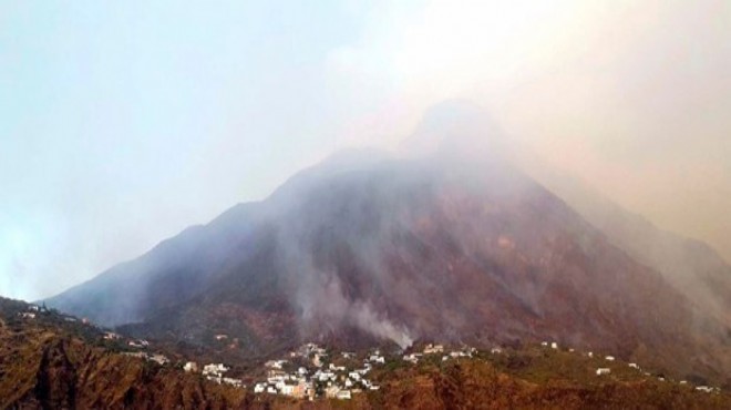 İtalya da Stromboli Yanardağı faaliyete geçti