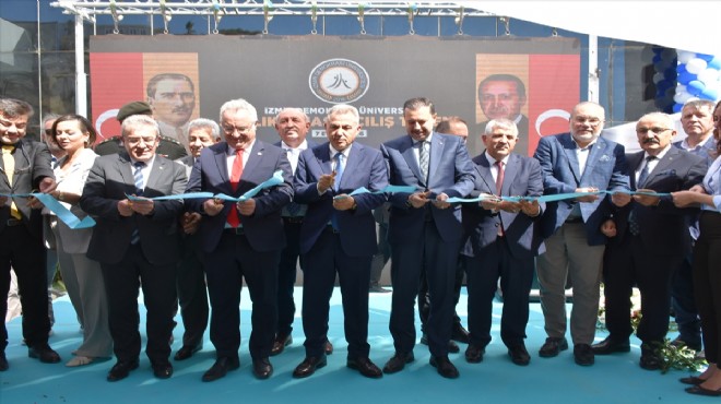İzmir Demokrasi Üniversitesi  sağlık binası na kavuştu