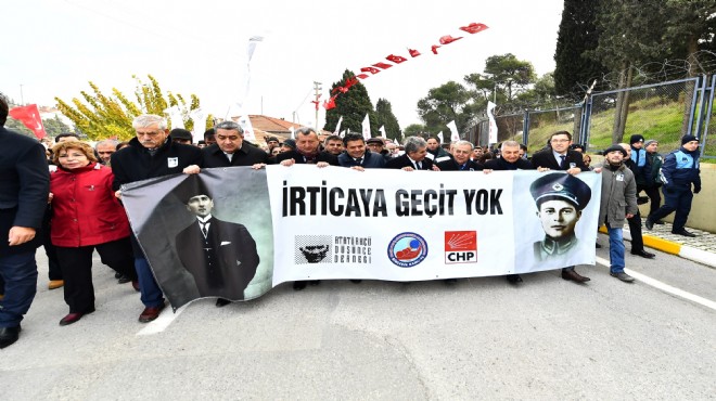 İzmir Devrim Şehitleri'ni unutmadı