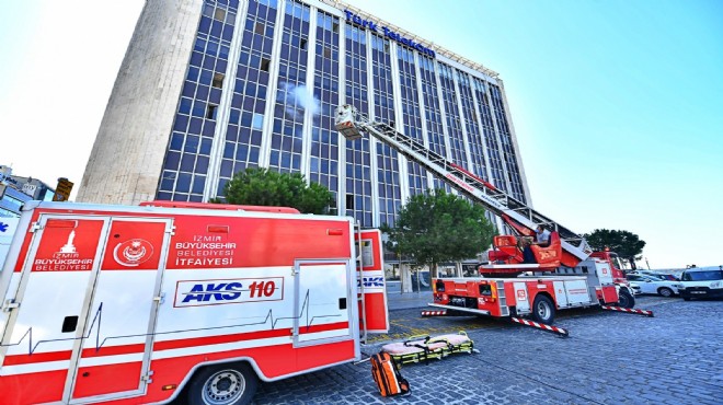 İzmir İtfaiyesi'nden nefes kesen tatbikat