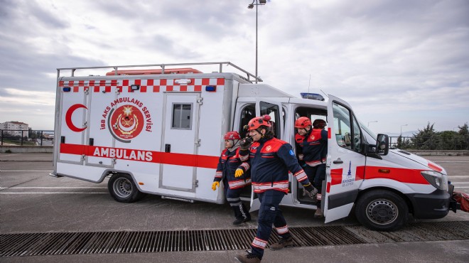 İzmir İtfaiyesinin özel donanımlı paramedikleri Türkiye'ye örnek oluyor