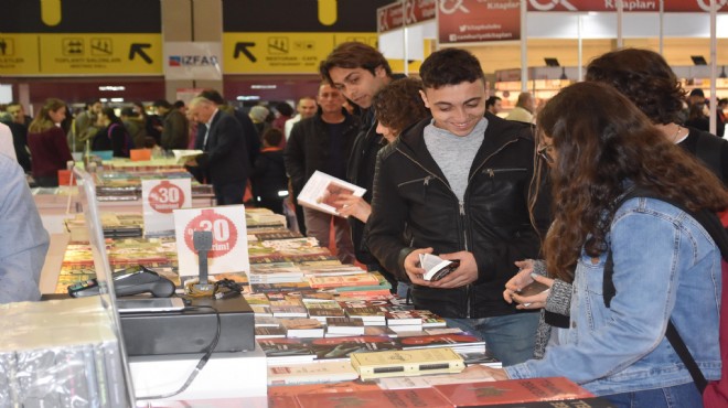 İzmir Kitap Fuarı'na akın etti!