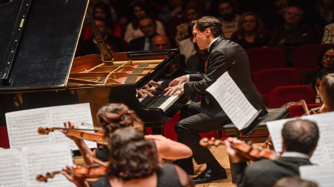 İzmir Oda Orkestrası’ndan büyüleyici açılış
