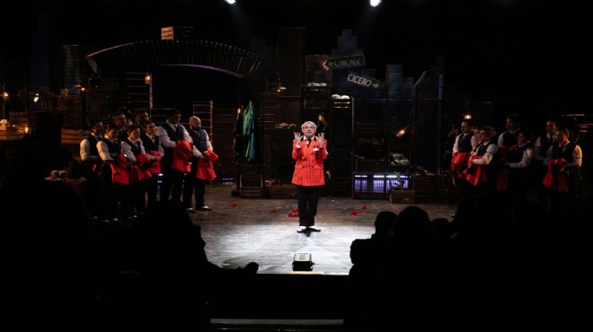 İzmir Şehir Tiyatroları’ndan görkemli prömiyer