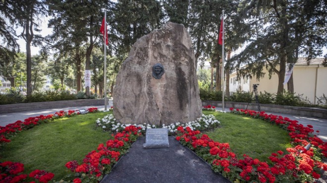 İzmir Zübeyde Ana'sını unutmadı