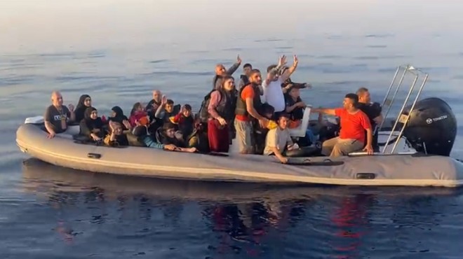 İzmir açıklarında 115 düzensiz göçmen yakalandı