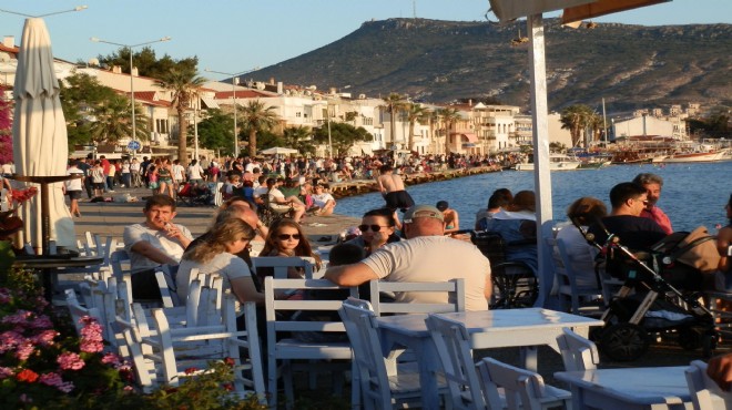 İzmir bayramda Foça ya akın etti