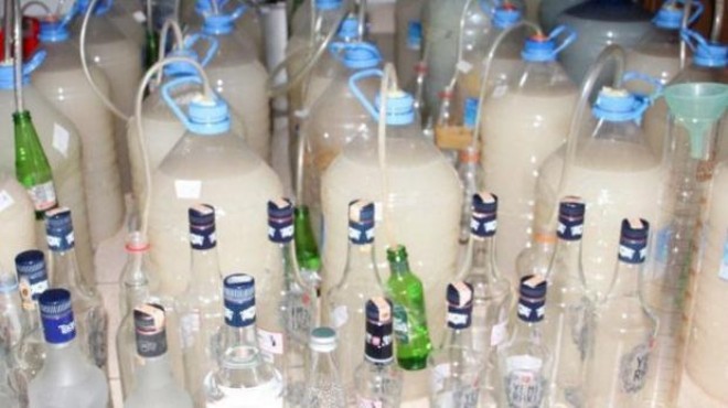 İzmir'de 1,5 ton 'sahte rakı' ele geçirildi