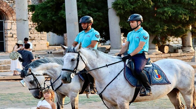 İzmir de 12 ilçede atlı jandarma görevde