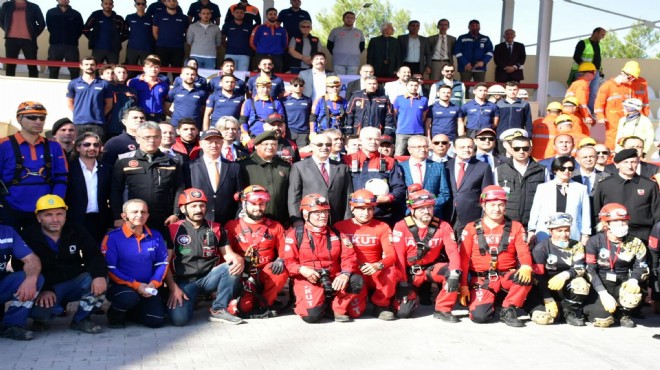 İzmir'de 1200 kişilik ekiple dev AFAD tatbikatı!