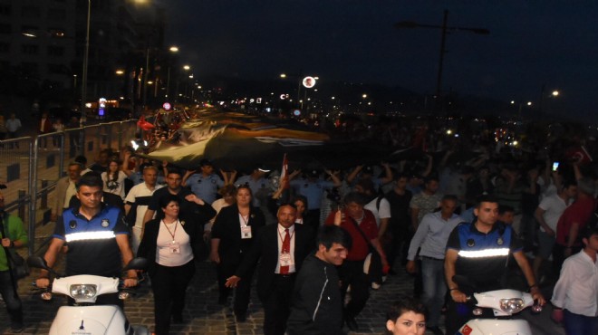 İzmir de 19 Mayıs coşkusuna muhteşem final!