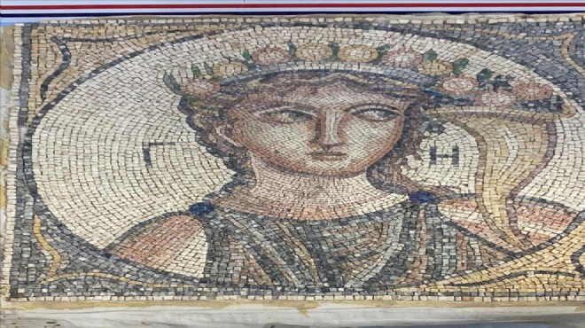 İzmir de 2 bin yıllık olduğu değerlendirilen mozaik ele geçirildi