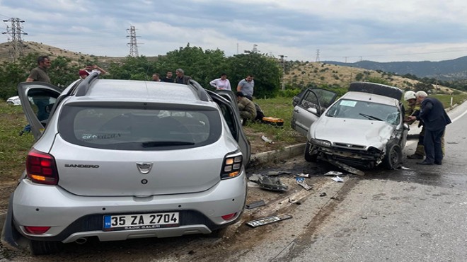 İzmir de 2 otomobil çarpıştı: 8 yaralı!