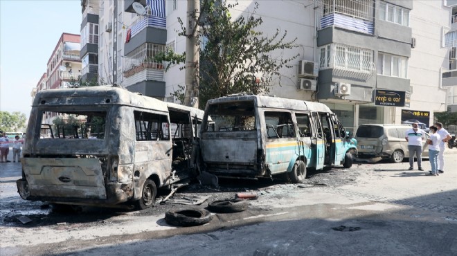 Çarpışan şehir içi yolcu minibüsleri yandı: 6 yaralı