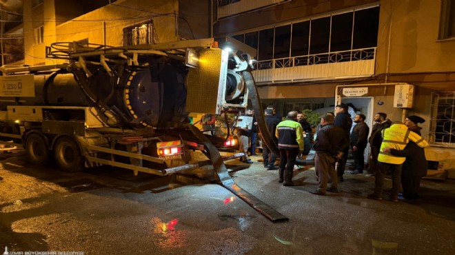 İzmir de 348 su baskını: Büyükşehir den tam teyakkuz!