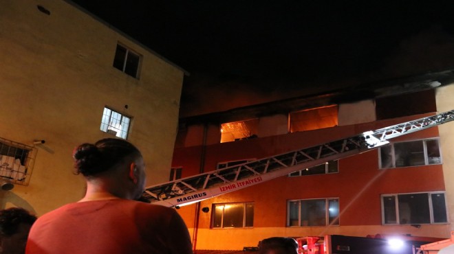 İzmir de 4 katlı binada yangın kabusu!