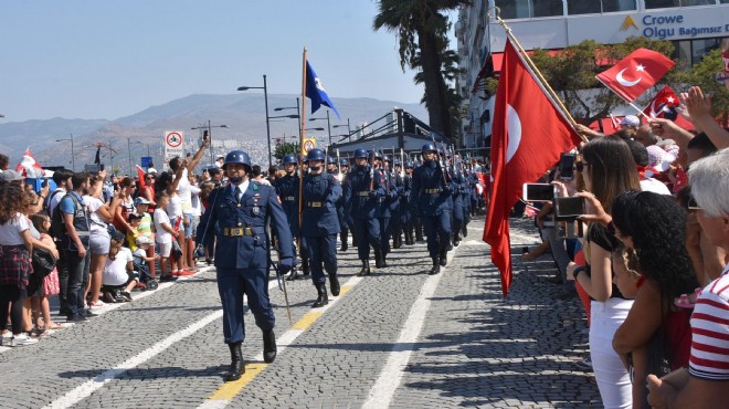 İzmir de  Büyük Zafer  coşkusu