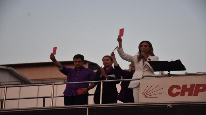 İzmir de CHP den kadına şiddete kırmızı kart