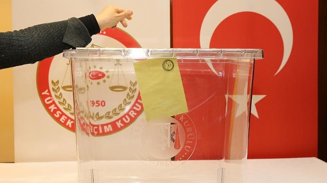 İzmir'de CHP ve AK Parti'de genç seçmen atağı!