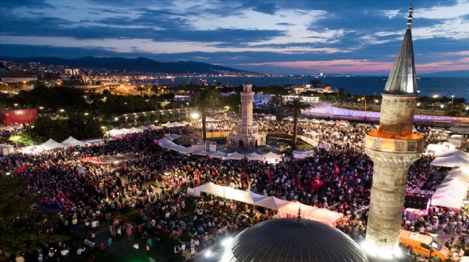 Demokrasi ve Birlik günü: İzmir tek yürek oldu