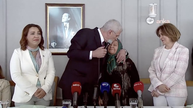İzmir'de Dervişoğlu ile şehit annesi arasında duygulandıran diyalog!