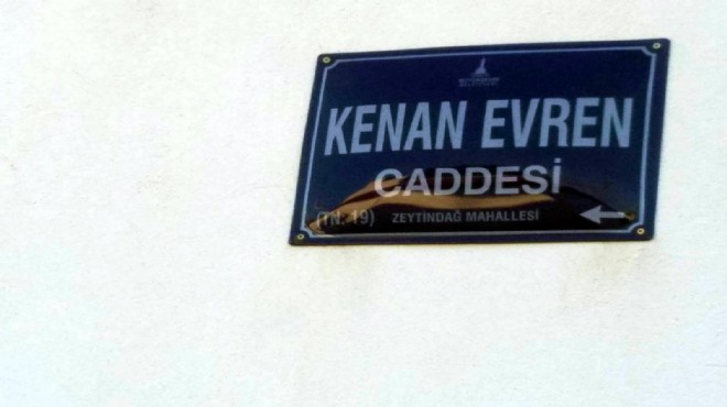 İzmir'de Kenan Evren'in ismi cadde ve sokaklardan kaldırıldı