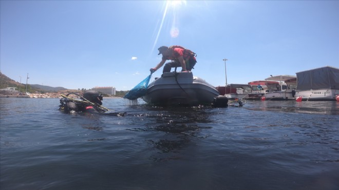 İzmir'de SAK Timi'nden deniz temizliği