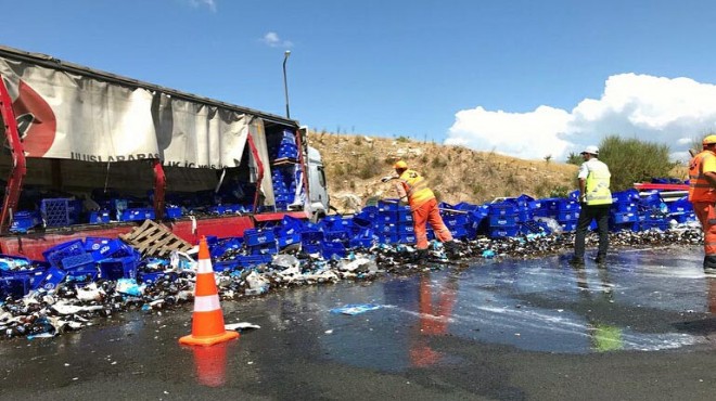 İzmir'de TIR kaza yaptı, otoyola bira yağdı!