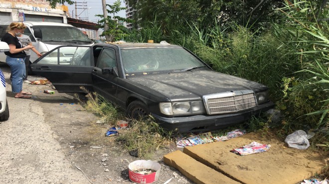 İzmir de acı son: Yaşadığı hurda otomobilin içinde ölü bulundu