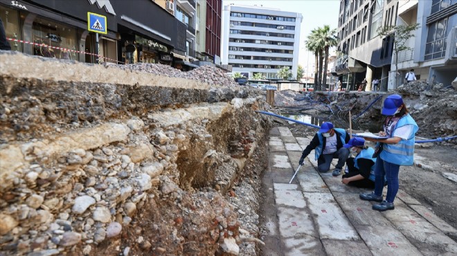 İzmir de altyapı çalışmaları sırasında Osmanlı dönemine ait bedesten bulundu