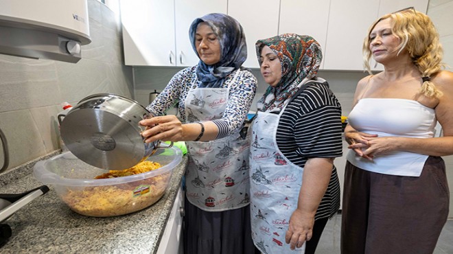 İzmir de annelere  dayanışma mutfağı 