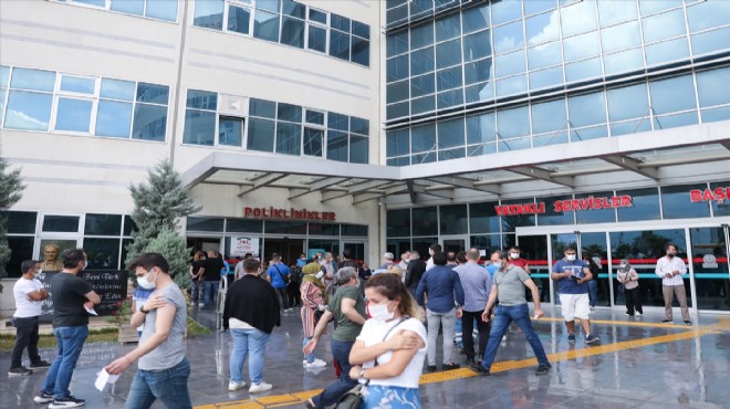 İzmir'de aşı merkezlerinde yoğunluk