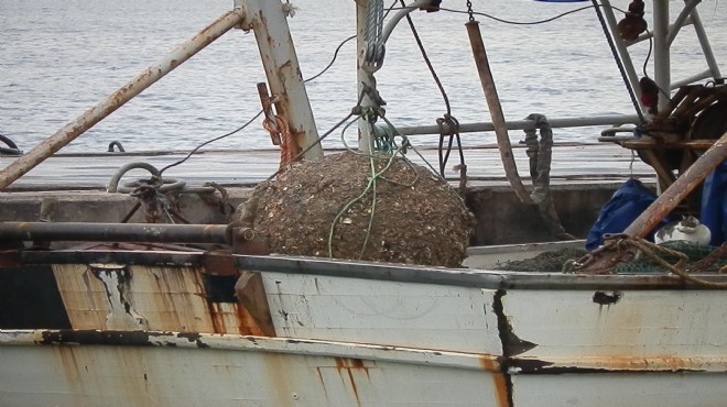 İzmir'de balıkçıların ağına mayın takıldı!