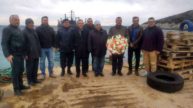 İzmir de batan tank çıkarma gemisindeki şehitler için tören