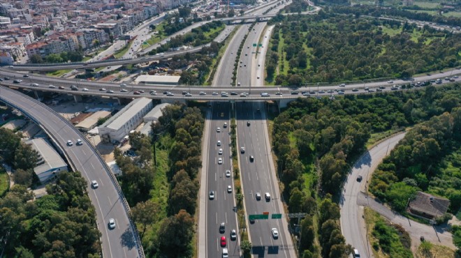 İzmir'de bayram trafiği yoğunluğu