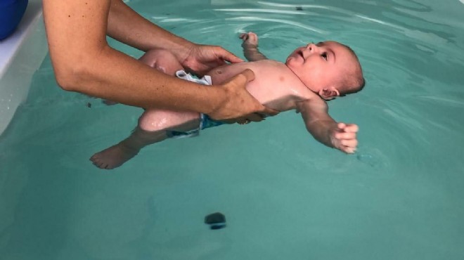 Bebek havuzu: Yüzerek güçleniyorlar