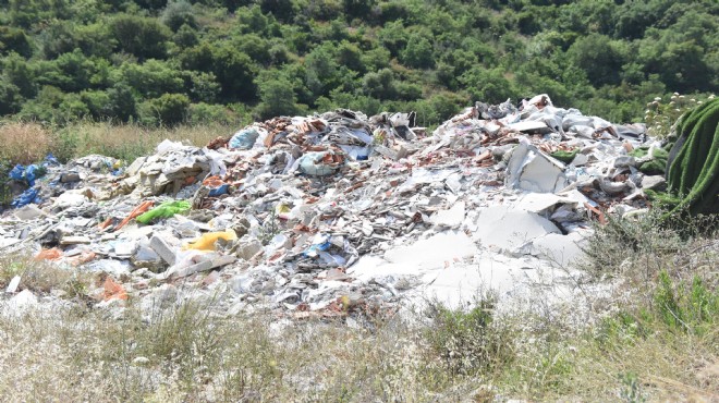 İzmir'de bir mahalle ayakta: Kaçak moloz ve hafriyat dökümü isyanı