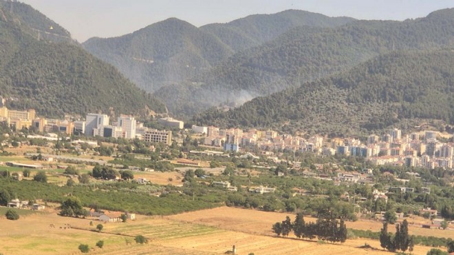 İzmir in iki ilçesinde yangın paniği!
