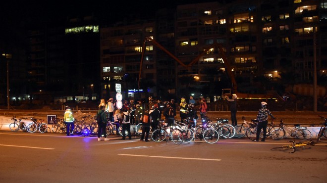 İzmir de bisikletçilerden  alt geçit  eylemi!