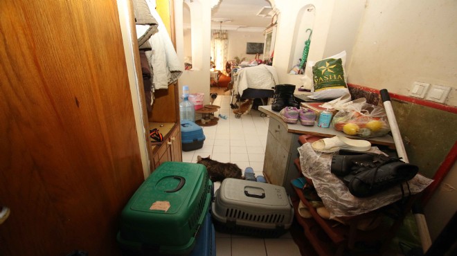 İzmir de  çöp  ev operasyonu: 54 hayvan ölmekten kurtarıldı