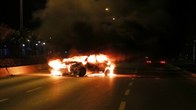 İzmir'de dehşet anları: Seyir halindeyken alev topuna döndü