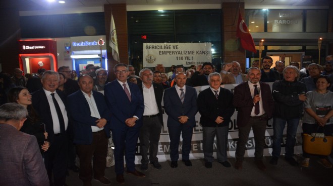 İzmir'de 'demokrasi nöbeti'ne yerel yönetim desteği!