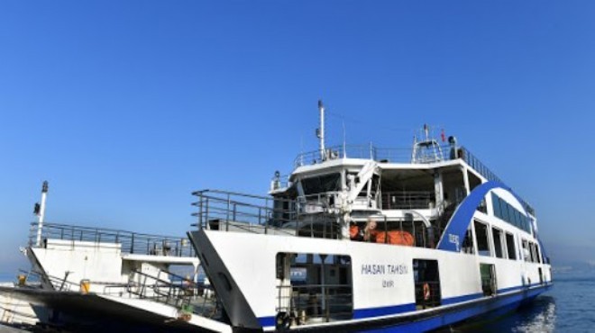 İzmir de deniz ulaşımına fırtına darbesi!