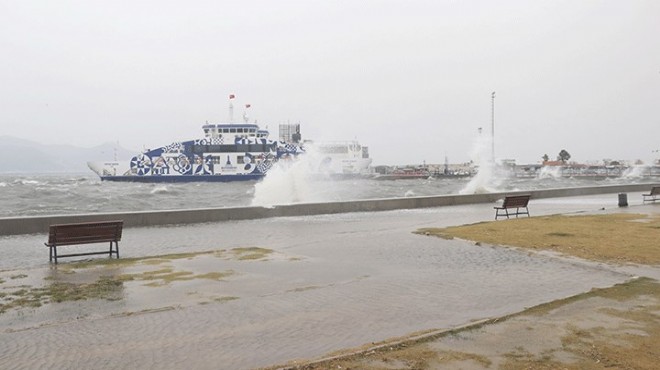 İzmir de vapur seferleri tekrar başladı