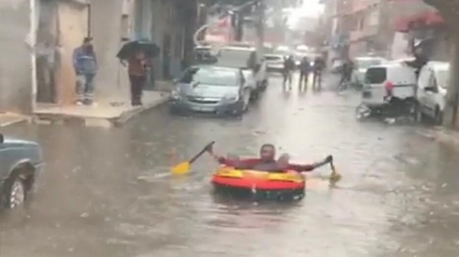 İzmir'de en ilginç görüntü: Sokakta rafting