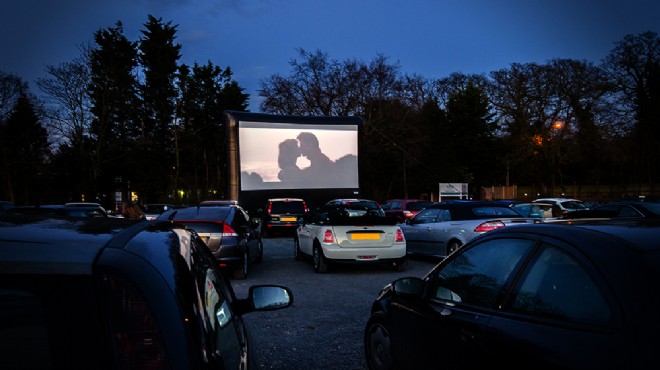 İzmir'de en uzun gecede arabalı sinema keyfi!